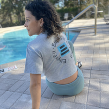 Cargar imagen en el visor de la galería, Crop Top Eilynfit LOGO gris